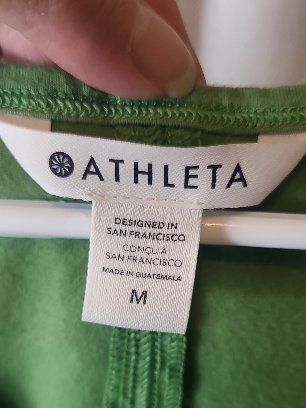 Athleta Women's Cropped Green Scoop Neck Sleeveless Workout Tank Top Size Medium - Picture 2 of 3